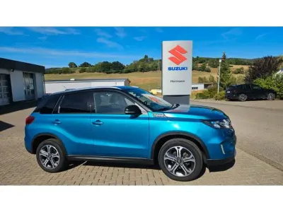 Gebraucht Suzuki Vitara Comfort 120 PS (88 kW) 2016 Atlantis/cosmic black (metallic) SUV
