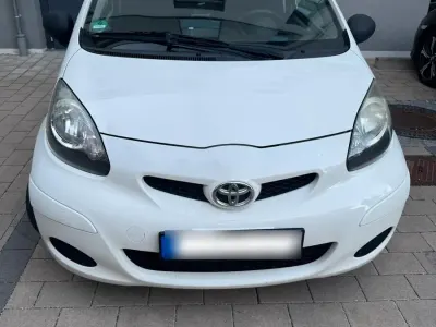 Gebraucht Toyota Aygo 68 PS (50 kW) 2009 Weiß Kleinwagen
