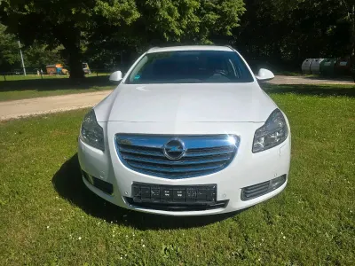 Gebraucht Opel Insignia Sport 160 PS (117 kW) 2013 Weiß Kombi