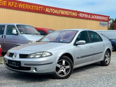 Gebraucht Renault Laguna II 112 PS (82 kW) 2005 Silber Limousine