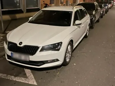 Gebraucht Skoda Superb 150 PS (110 kW) 2016 Weiß Kombi