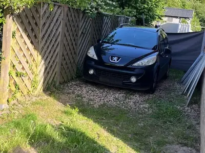 Gebraucht Peugeot 207 75 PS (55 kW) 2010 Schwarz Kombi