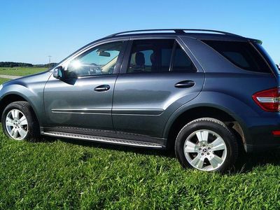 Grau Gebraucht 2010 Mercedes ML350 Edition SUV | 18.900 €