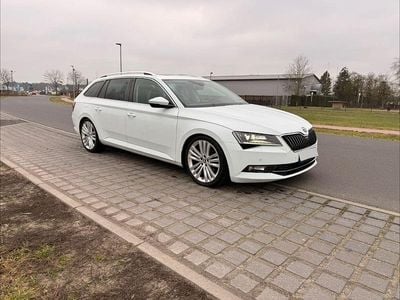 Gebraucht Skoda Superb Style 190 PS (139 kW) 2016 Weiß Kombi