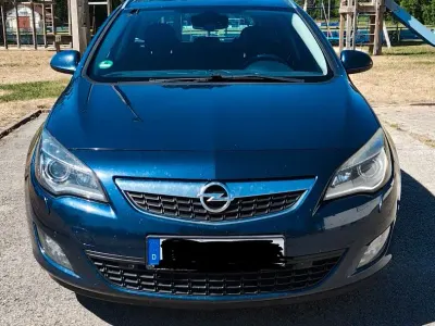 Gebraucht Opel Astra 165 PS (121 kW) 2012 Blau Kombi
