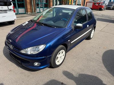 Gebraucht Peugeot 206 74 PS (54 kW) 2001 Blau Kleinwagen
