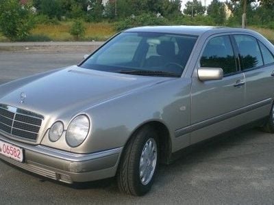 Silber metallic Gebraucht 1995 Mercedes E230 Limousine | 4.650 €