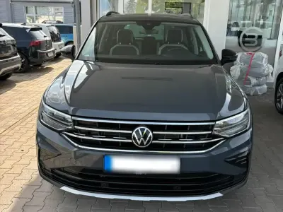Gebraucht VW Tiguan Sport 150 PS (110 kW) 2023 Grau SUV