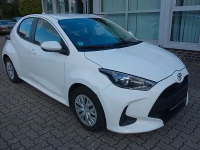 Gebraucht Toyota Yaris Comfort 72 PS (52 kW) 2021 Weiß Kleinwagen