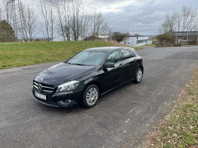 Gebraucht Mercedes A180 Urban 122 PS (89 kW) 2013 Schwarz Limousine