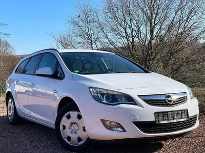 Gebraucht Opel Astra 165 PS (121 kW) 2011 Weiß Kombi