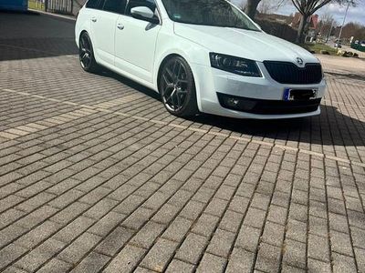 Gebraucht Skoda Octavia Joy 110 PS (80 kW) 2016 Weiß Kleinwagen