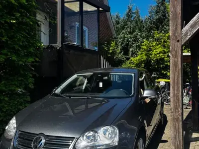 Gebraucht VW Jetta Freestyle 122 PS (89 kW) 2010 Grau Limousine