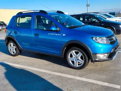 Używany Dacia Sandero Prestige 90 KM (66 kW) 2014 Niebieski Sedan/Limuzyna