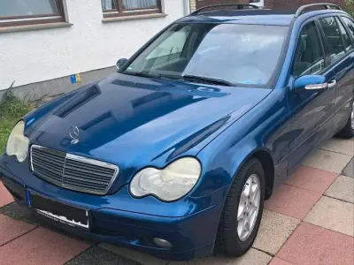 Gebraucht Mercedes 220 143 PS (105 kW) 2003 Blau Kombi
