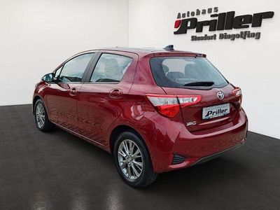 Gebraucht Toyota Yaris Comfort 112 PS (82 kW) 2017 Ruby flare Kleinwagen