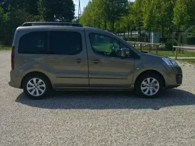 Gebraucht Citroën Berlingo PureTech 110 PS (80 kW) 2017 Gold Van / Kleinbus