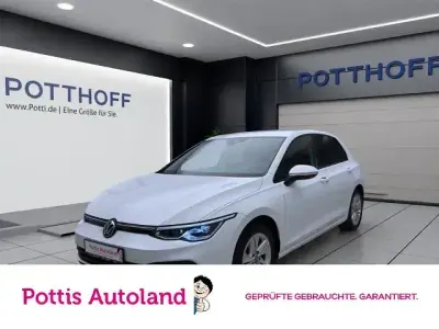 Gebraucht VW Golf VIII Life 150 PS (110 kW) 2023 Pure white Limousine