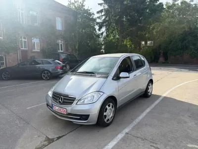 Gebraucht Mercedes A180 116 PS (85 kW) 2011 Silber Kleinwagen