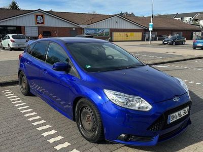Gebraucht Ford Focus Sport 250 PS (183 kW) 2013 Blau Limousine