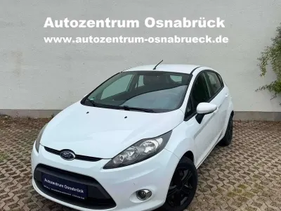 Gebraucht Ford Fiesta Trend 69 PS (50 kW) 2012 Frostweiß Kleinwagen