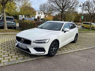 Gebraucht Volvo V60 Momentum 197 PS (144 kW) 2021 Weiß Kombi