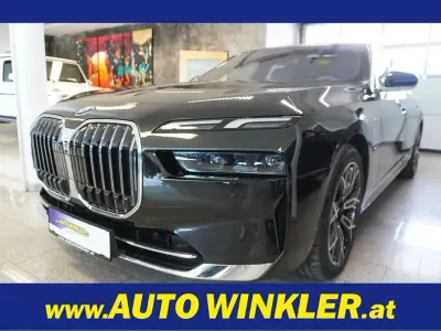 Gebraucht BMW 750e 489 PS (359 kW) 2025 Schwarz Limousine