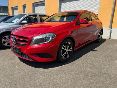 Gebraucht Mercedes A180 122 PS (89 kW) 2015 Jupiterrot  unilack Kleinwagen