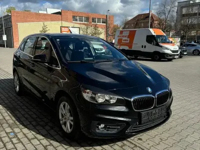 Gebraucht BMW 214 Active Tourer Basis 95 PS (69 kW) 2015 Schwarz Van / Kleinbus