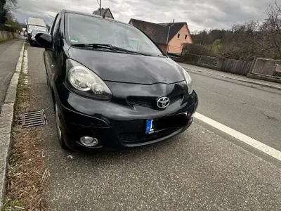 Second-hand Toyota Aygo Club 68 CP (50 kW) 2011 Negru Hatchback