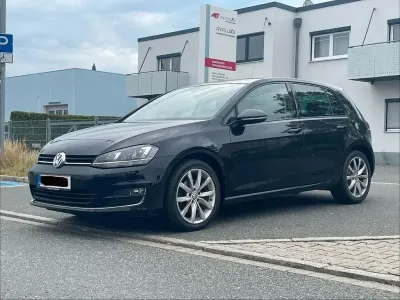 Gebraucht VW Golf VII Highline 150 PS (110 kW) 2016 Deep black perleffekt Limousine