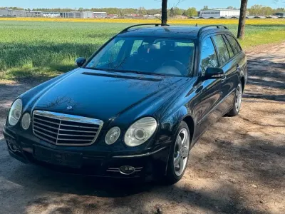 Second-hand Mercedes E200 136 CP (100 kW) 2008 Negru Break
