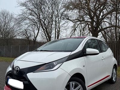 Weiß Gebraucht 2015 Toyota Aygo Kleinwagen | 5.000 € (Guter Preis)