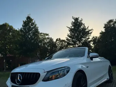 Gebraucht Mercedes C180 AMG 156 PS (114 kW) 2018 Weiß Cabrio