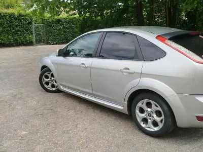 Gebraucht Ford Focus 109 PS (80 kW) 2009 Grau Limousine