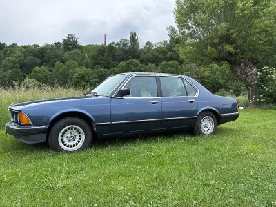 Gebraucht BMW 732 197 PS (144 kW) 1985 Blau Limousine