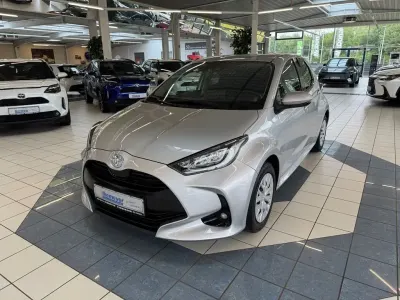 Gebraucht Toyota Yaris Team 125 PS (91 kW) 2021 Silber Kleinwagen
