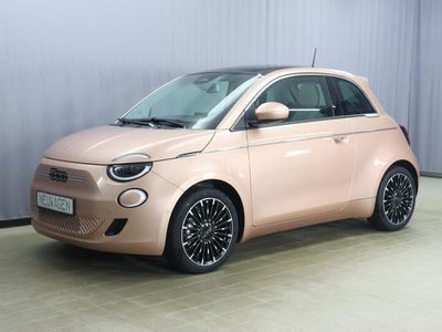 gebraucht Fiat 500e by Bocelli 42 kWh UVP 42.430,00 Style Paket: Panorama Dach, Getönte Heck- und Seitenscheiben, Winter-Paket Beheizbare Vordersitze; Auflagefläche der Frontscheibenwischer beheizbar 17"-Leichtmetallfelgen mit Diamantfinish, Vordersitze uvm.