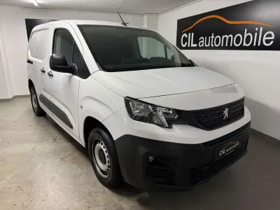 Gebraucht Peugeot Partner Premium 99 PS (72 kW) 2019 Weiß Van / Kleinbus