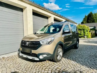 Gebraucht Dacia Dokker Stepway 95 PS (69 kW) 2019 Gold Van / Kleinbus