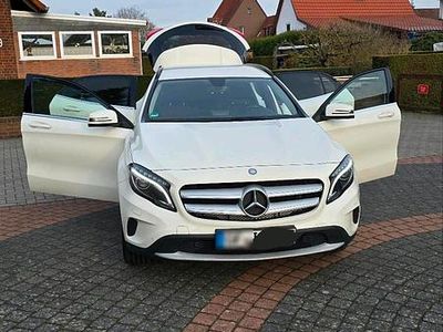 Usata Mercedes GLA220 170 CV (125 kW) 2015 Bianco SUV