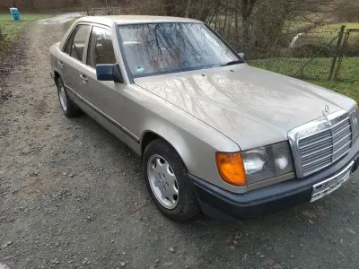 Gebraucht Mercedes 230 136 PS (100 kW) 1985 Gold Limousine