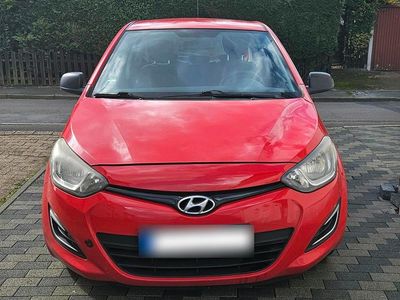 Gebraucht Hyundai i20 Edition 86 PS (63 kW) 2012 Rot Kleinwagen