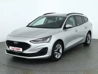 Używany Ford Focus 120 KM (88 kW) 2022 Srebrny Sedan/Limuzyna