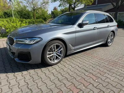 Gebraucht BMW 530 M Sport 286 PS (210 kW) 2022 Grau Kombi