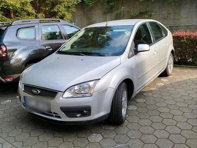 Gebraucht Ford Focus 115 PS (84 kW) 2005 Grau Coupé