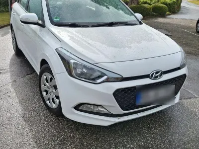 Gebraucht Hyundai i20 Classic 84 PS (61 kW) 2018 Weiß Kleinwagen