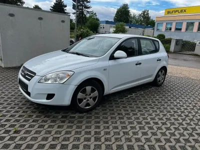 Gebraucht Kia Ceed 109 PS (80 kW) 2008 Silber Kleinwagen