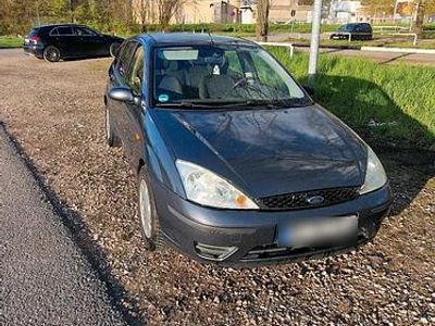 Usata Ford Focus 101 CV (74 kW) 2004 Grigio Utilitaria