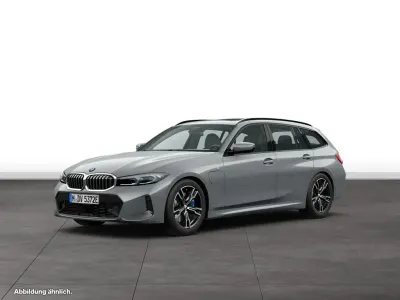 Gebraucht BMW 330e 292 PS (214 kW) 2025 Skyscraper grau metallic Kombi